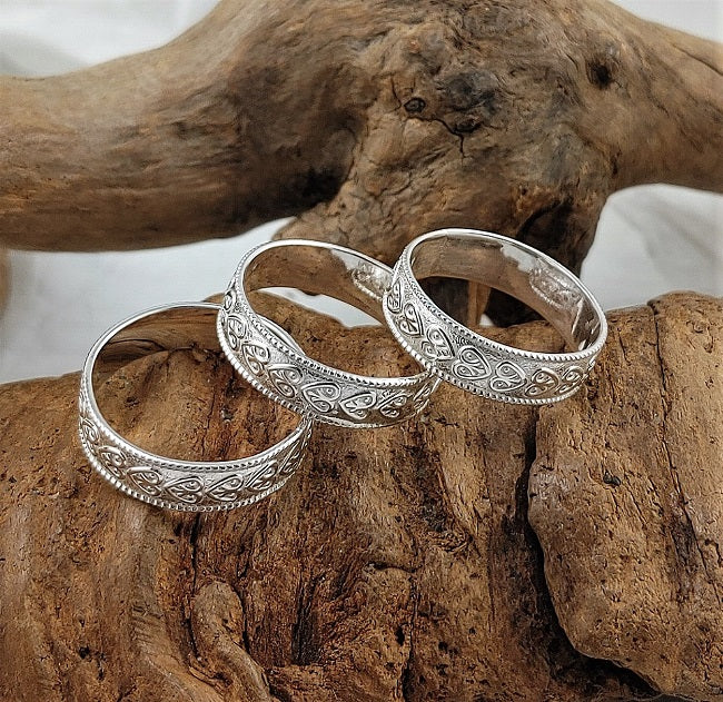 Roaming Hearts Band Rings - 5mm wide