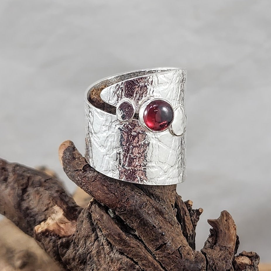 Wide Roll Print Wrap Ring - 6mm Garnet