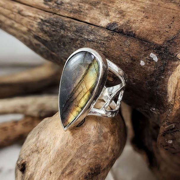 Teardrop Labradorite Filigree Ring - OOAK