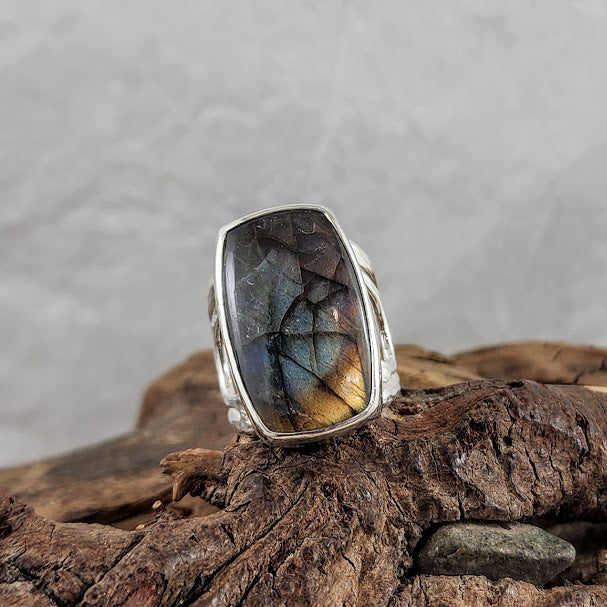 Canadian Labradorite Filigree Ring - Freeform Rectangle