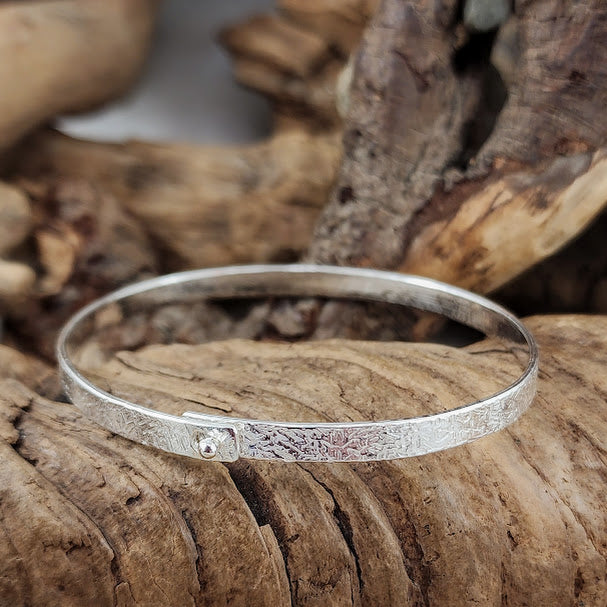 Keyhole Clasp Bangle - 4m wide