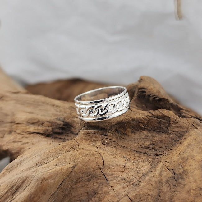 Linked Knots Band Ring