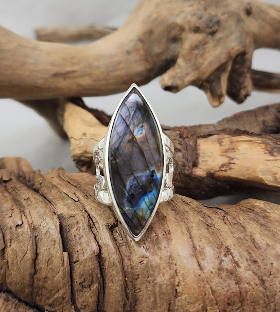 Labradorite Filigree Ring - Marquise cut
