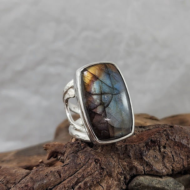 Canadian Labradorite Filigree Ring - Freeform Rectangle