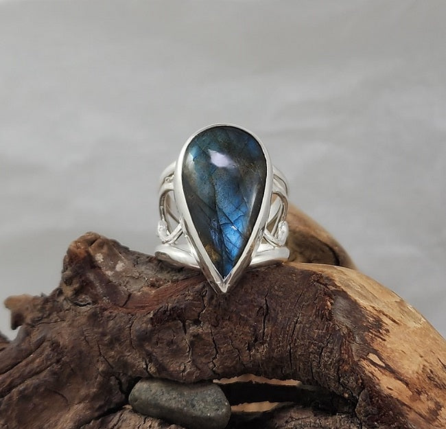 Teardrop Labradorite Filigree Ring - ooak