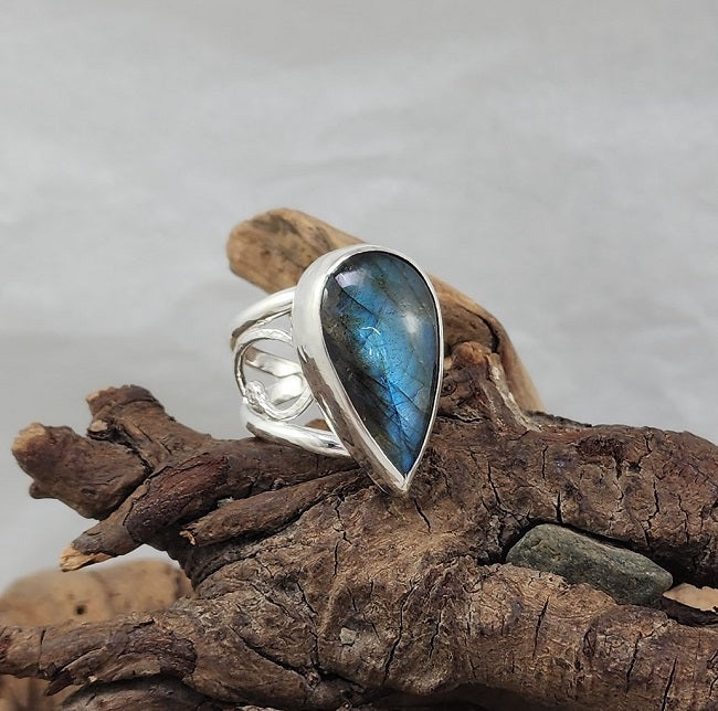 Teardrop Labradorite Filigree Ring - ooak