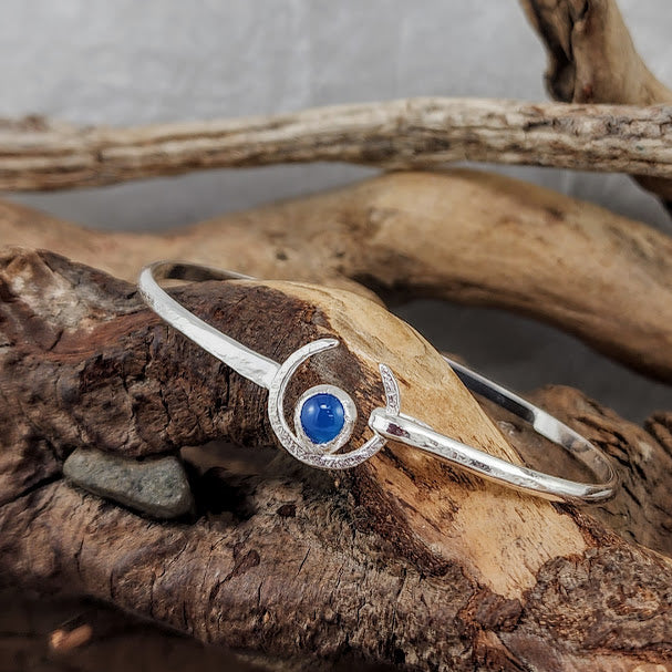 Crescent Moon Clasp Bracelet - Blue Onyx