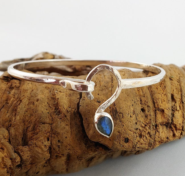 Bangle with S-clasp - Labradorite