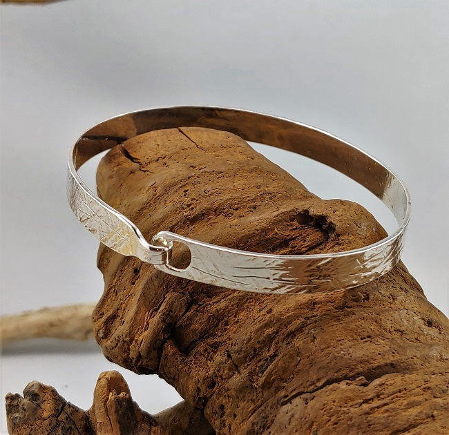 Flat band silver bracelet
