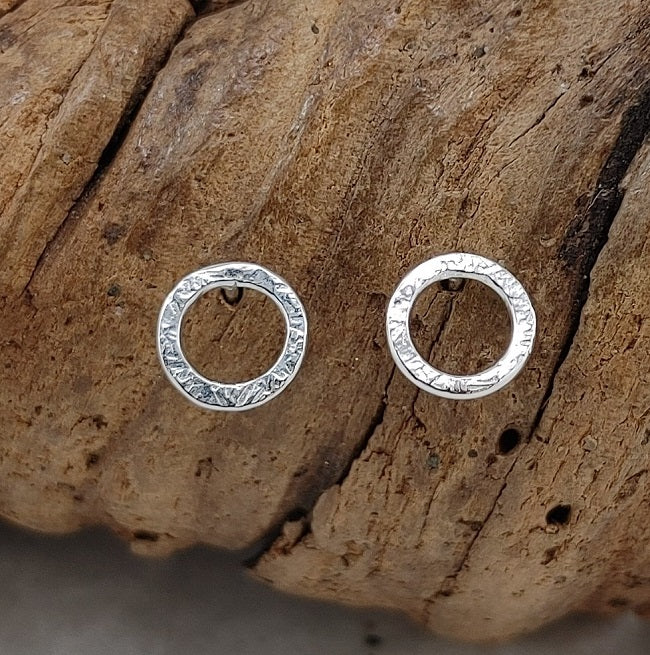 Hammered open circle studs