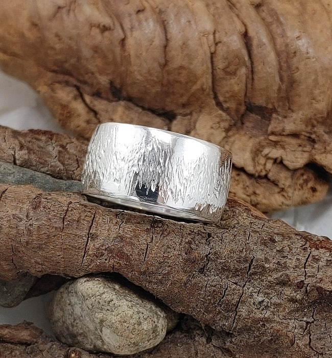 Wide band ring - textured
