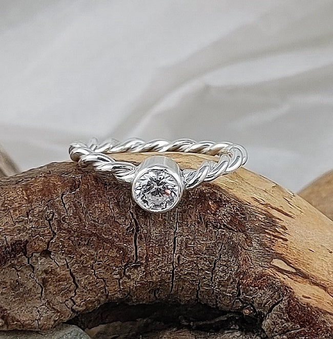CZ twist band ring