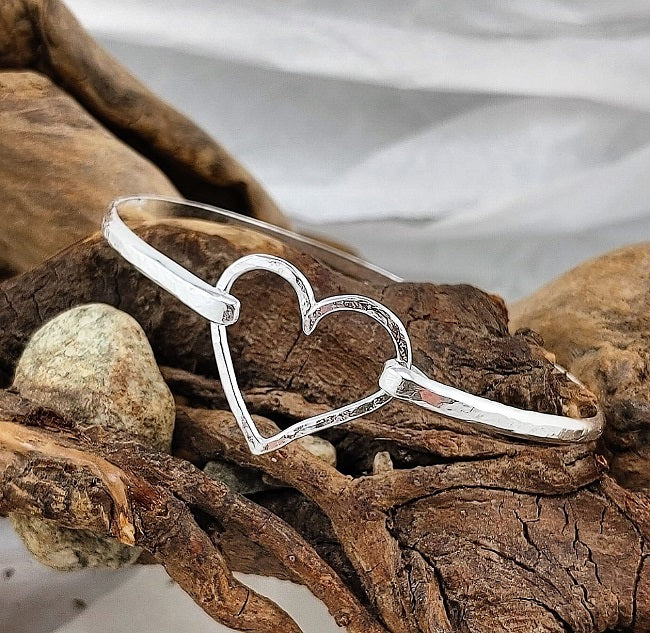 Heart clasp bracelet