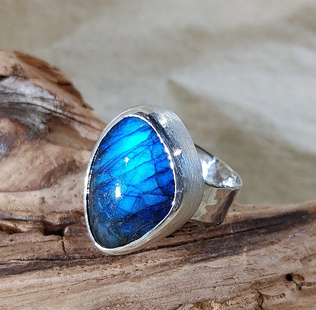 Labradorite hammered band ring