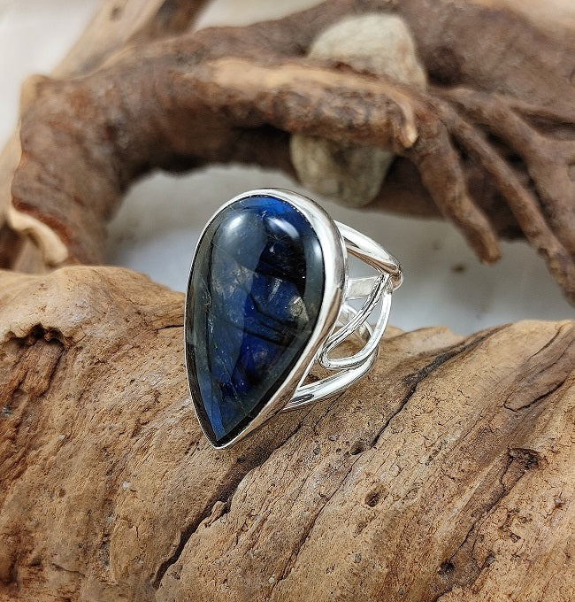 Labradorite filigree ring - teardrop