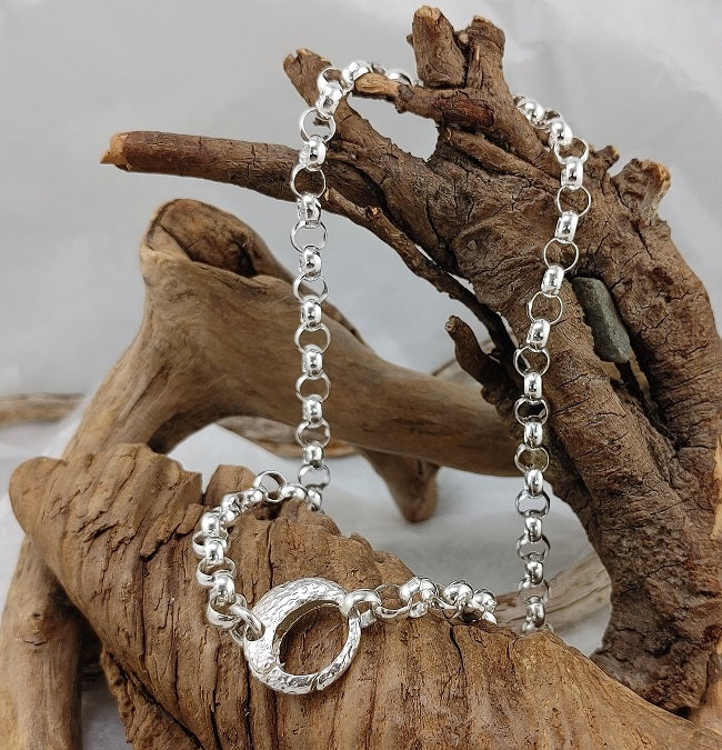 Heavy rolo chain with decorative clasp